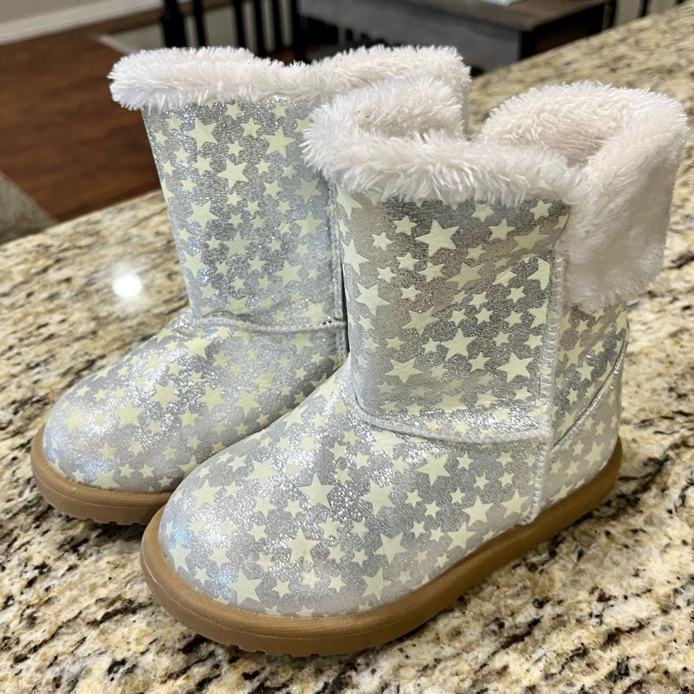 Girl’s Size 11 Silver and White Piper Brand Boots with Fur
